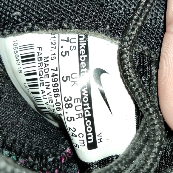 NIKE - Picture 2 of 8